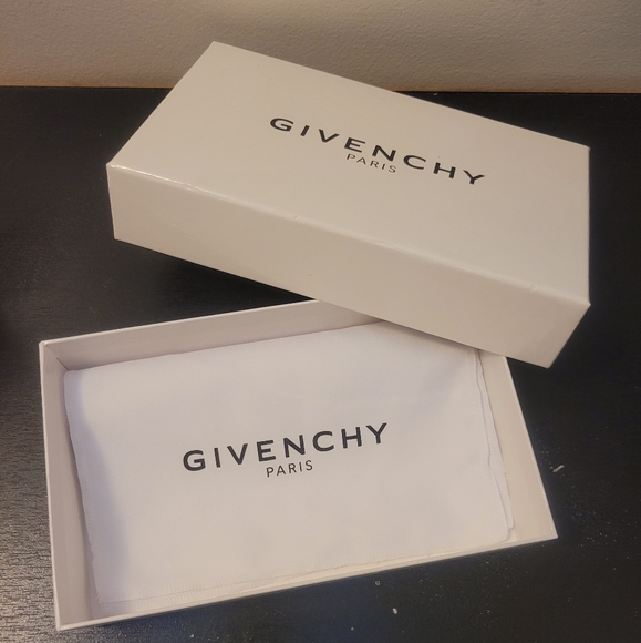 Givenchy Box and Dust Cloth, New - Picture 1 of 8